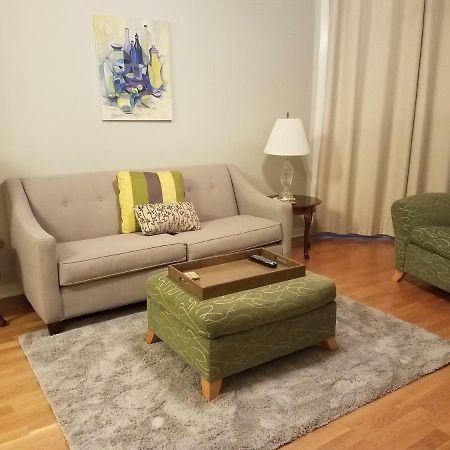 Beautiful Uptown Condo In The City Center Шарлът Екстериор снимка